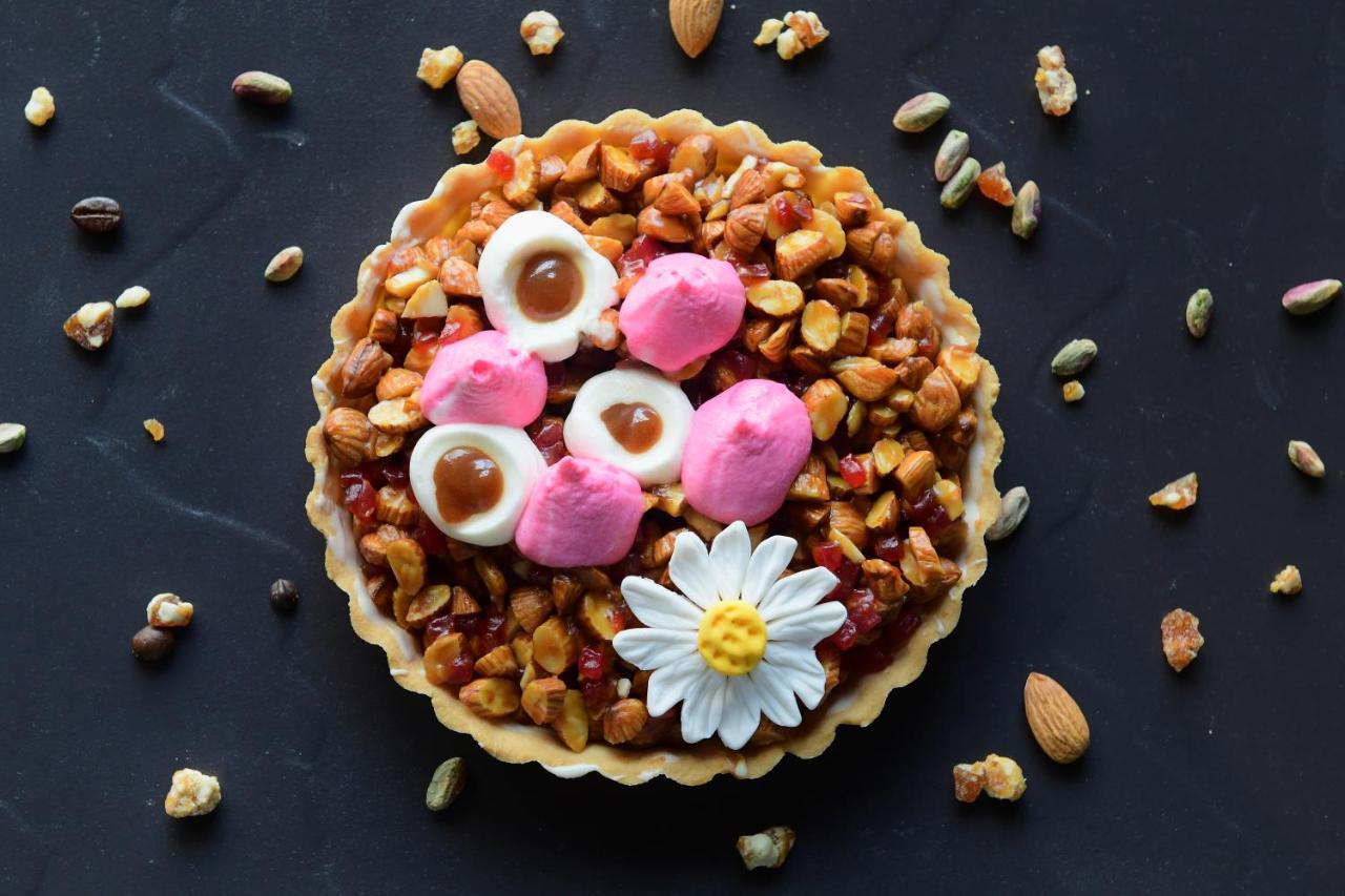 فندق راديسون بلو غواهاتي غاواهاتي المظهر الخارجي الصورة A granola tart