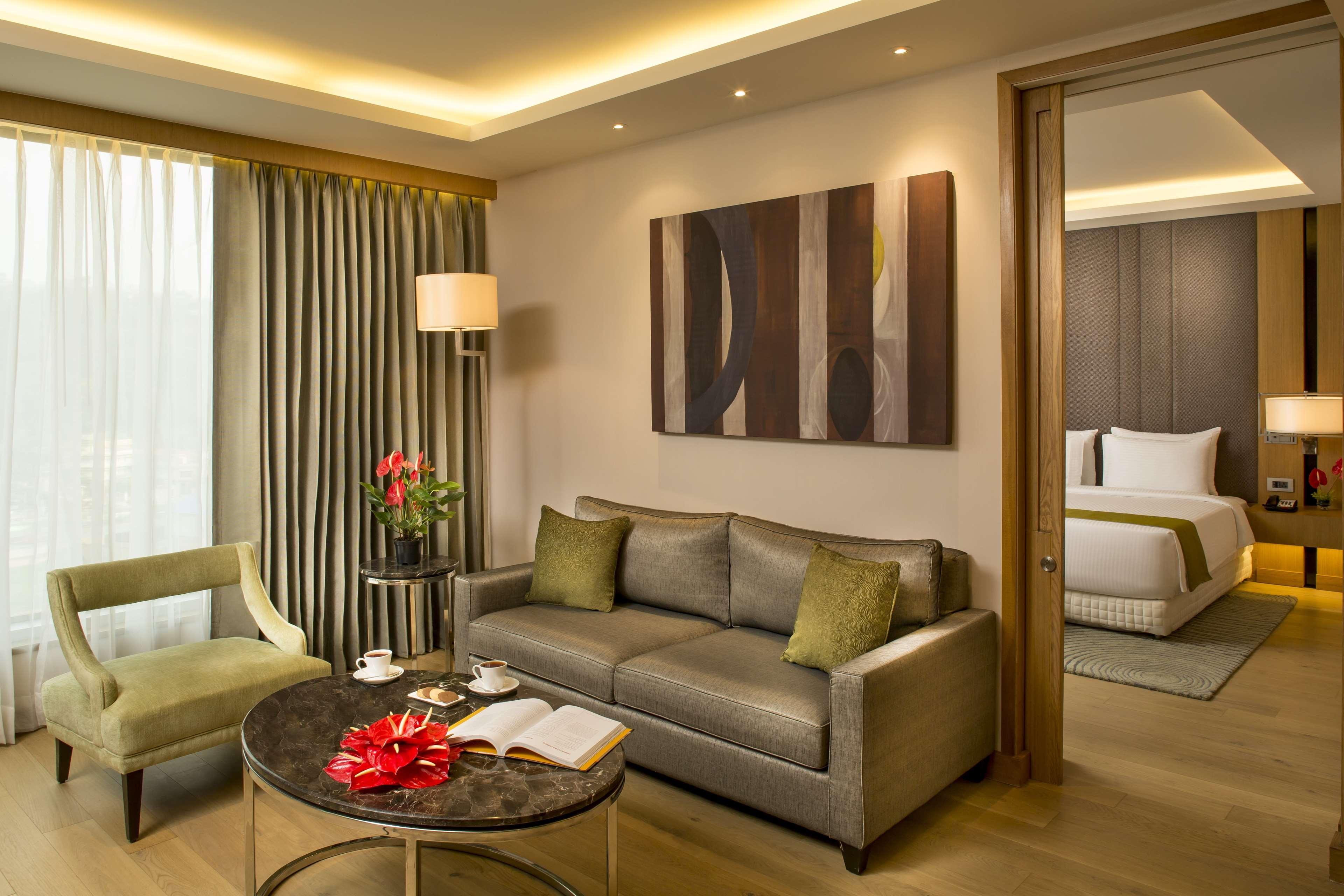 فندق راديسون بلو غواهاتي غاواهاتي المظهر الخارجي الصورة Suite at the Park Hyatt Hyderabad