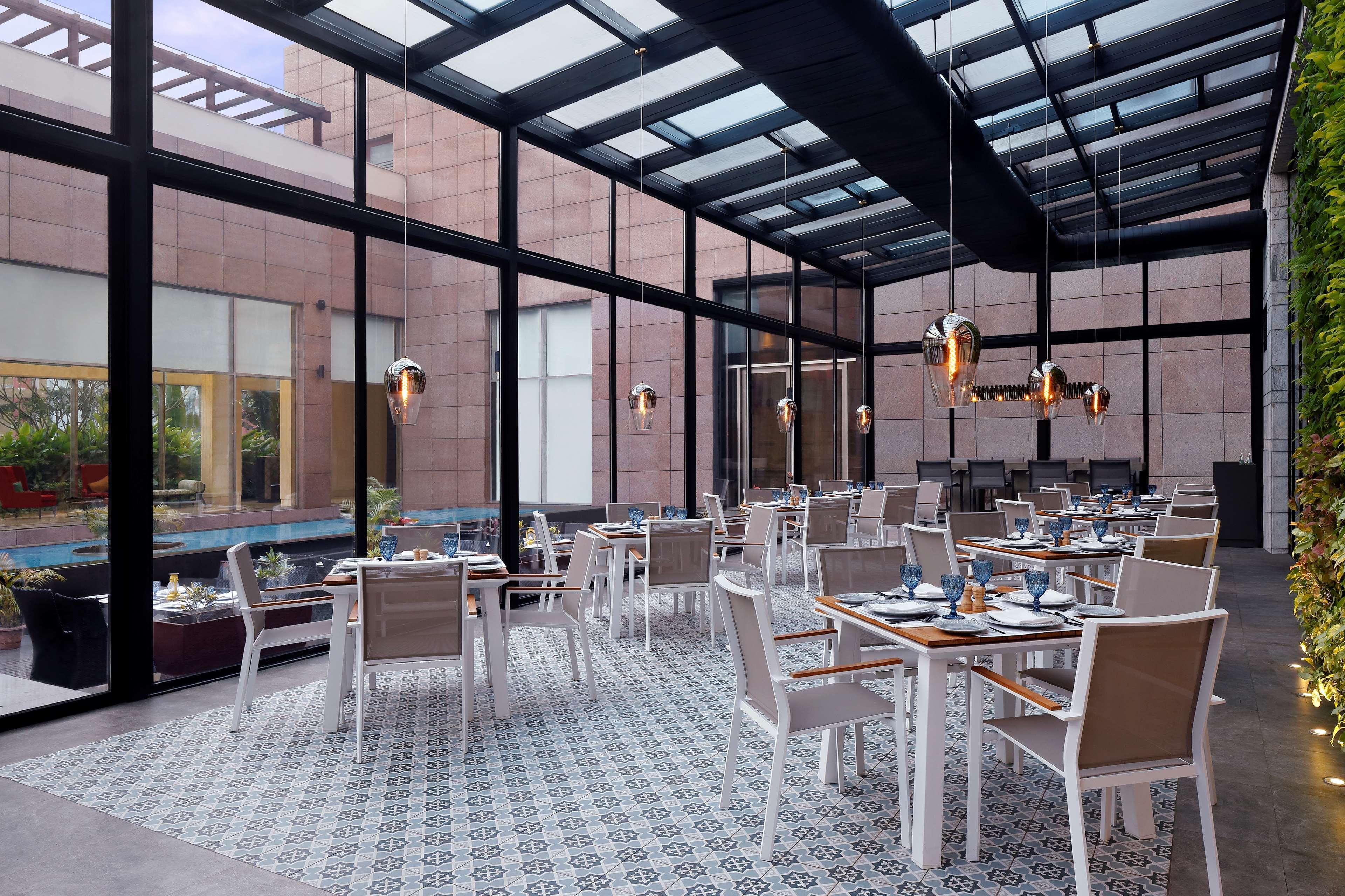 فندق راديسون بلو غواهاتي غاواهاتي المظهر الخارجي الصورة The restaurant
