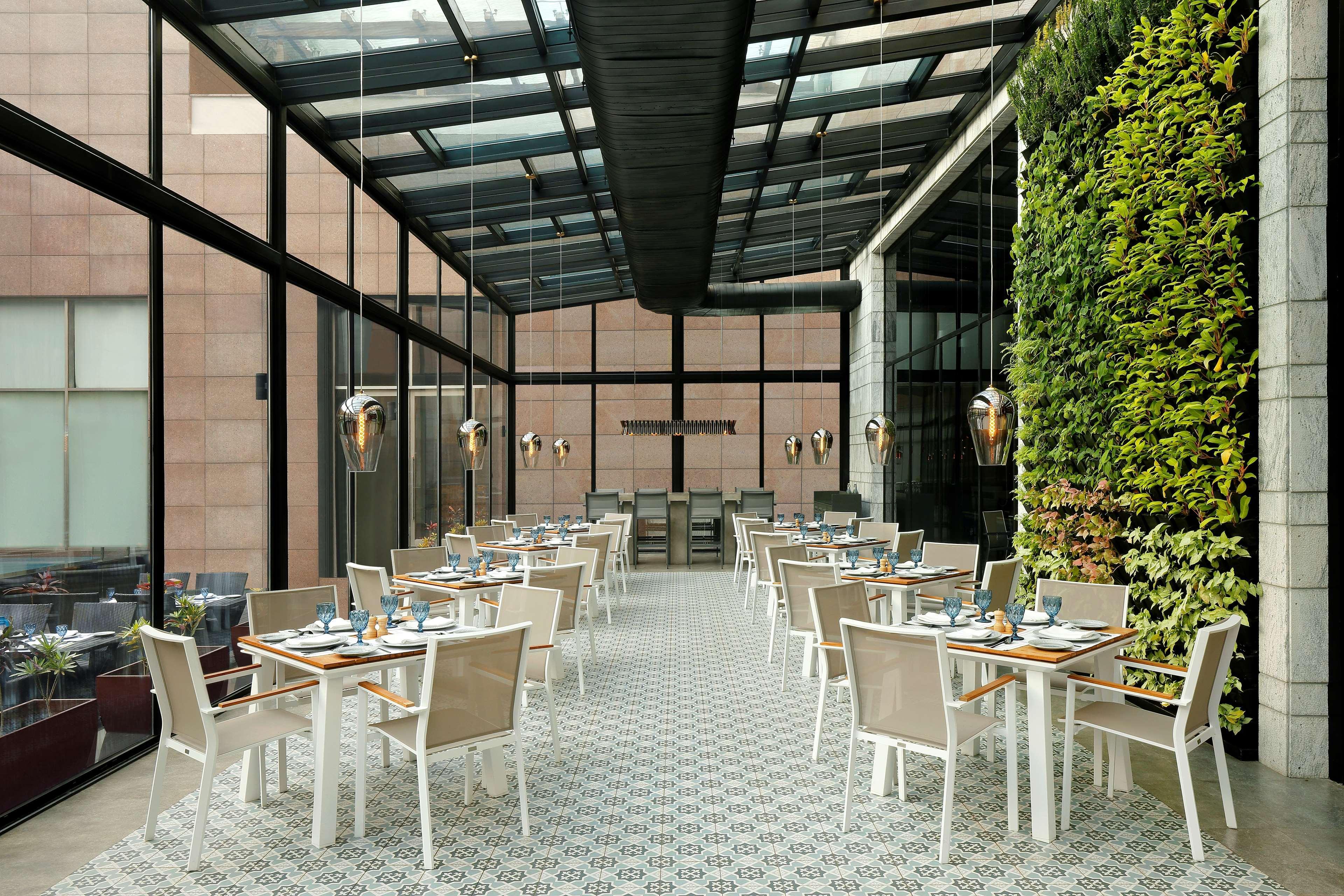 فندق راديسون بلو غواهاتي غاواهاتي المظهر الخارجي الصورة The restaurant