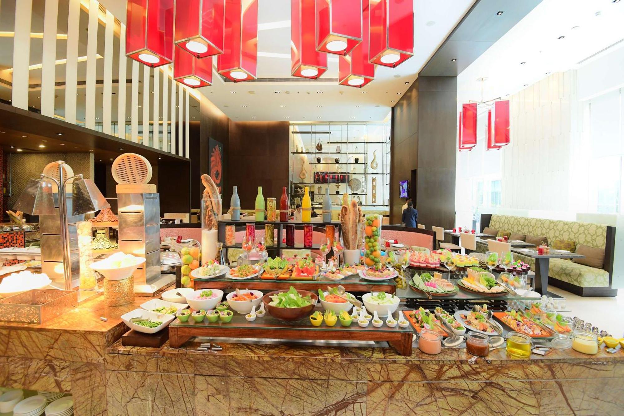 فندق راديسون بلو غواهاتي غاواهاتي المظهر الخارجي الصورة A salad bar
