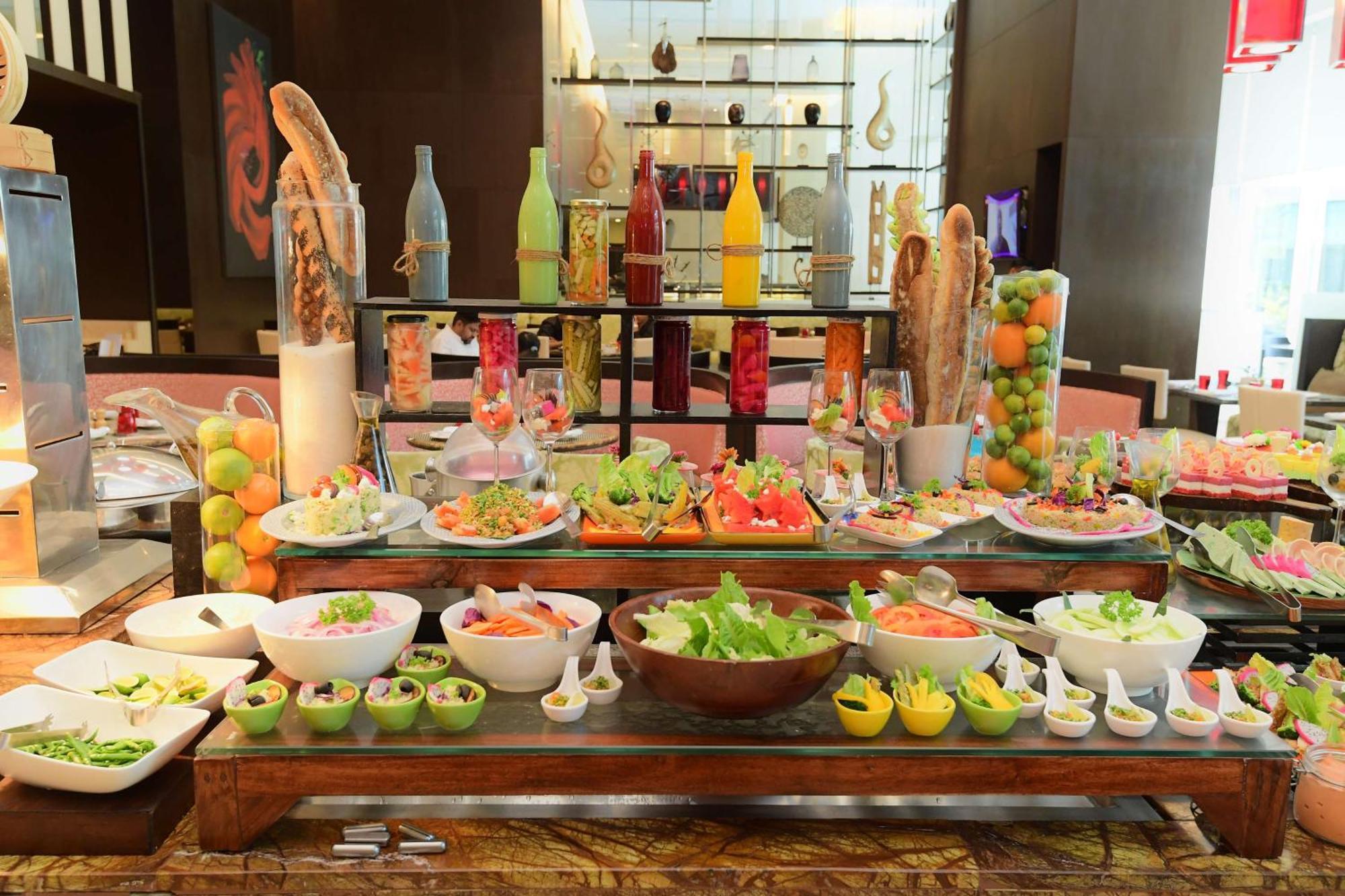 فندق راديسون بلو غواهاتي غاواهاتي المظهر الخارجي الصورة A salad bar