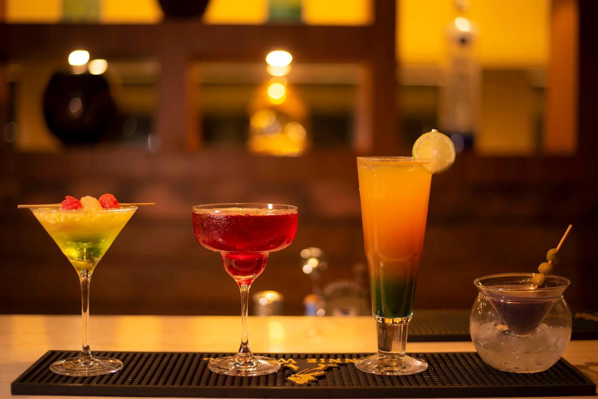 فندق راديسون بلو غواهاتي غاواهاتي المظهر الخارجي الصورة A selection of cocktails