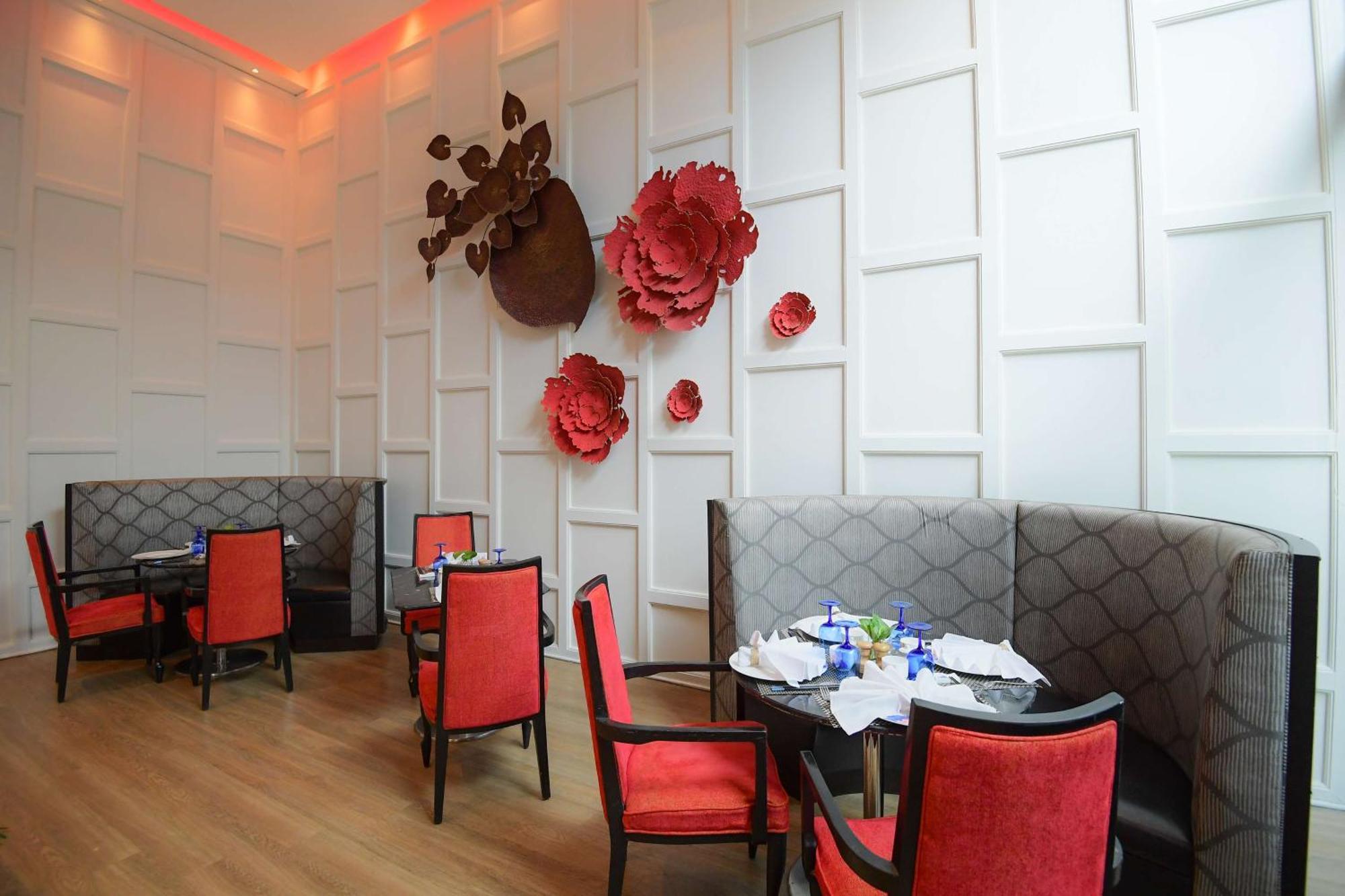 فندق راديسون بلو غواهاتي غاواهاتي المظهر الخارجي الصورة The interior of the restaurant