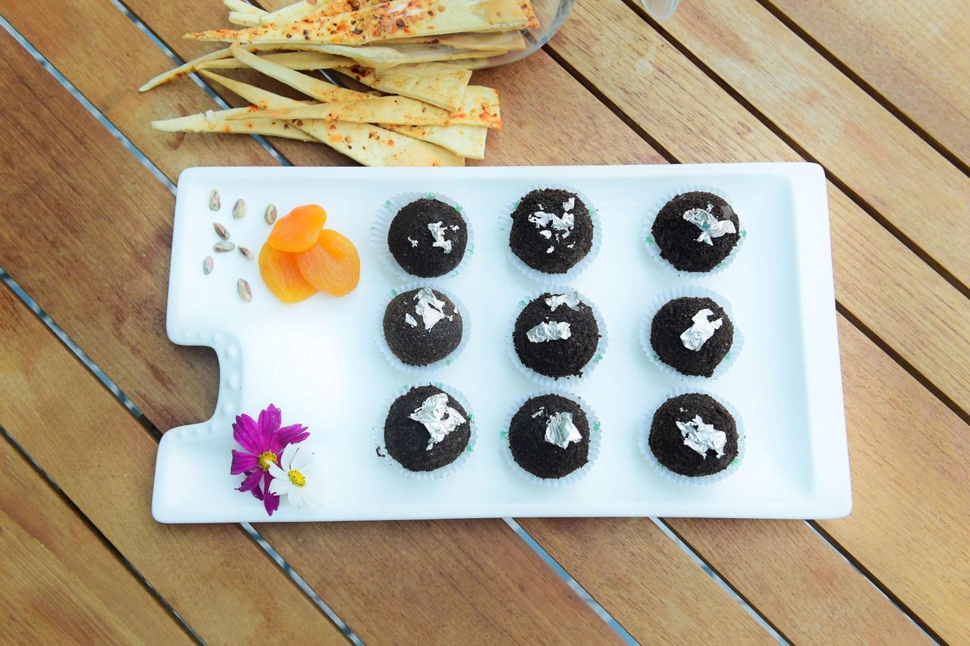 فندق راديسون بلو غواهاتي غاواهاتي المظهر الخارجي الصورة Chocolate truffles