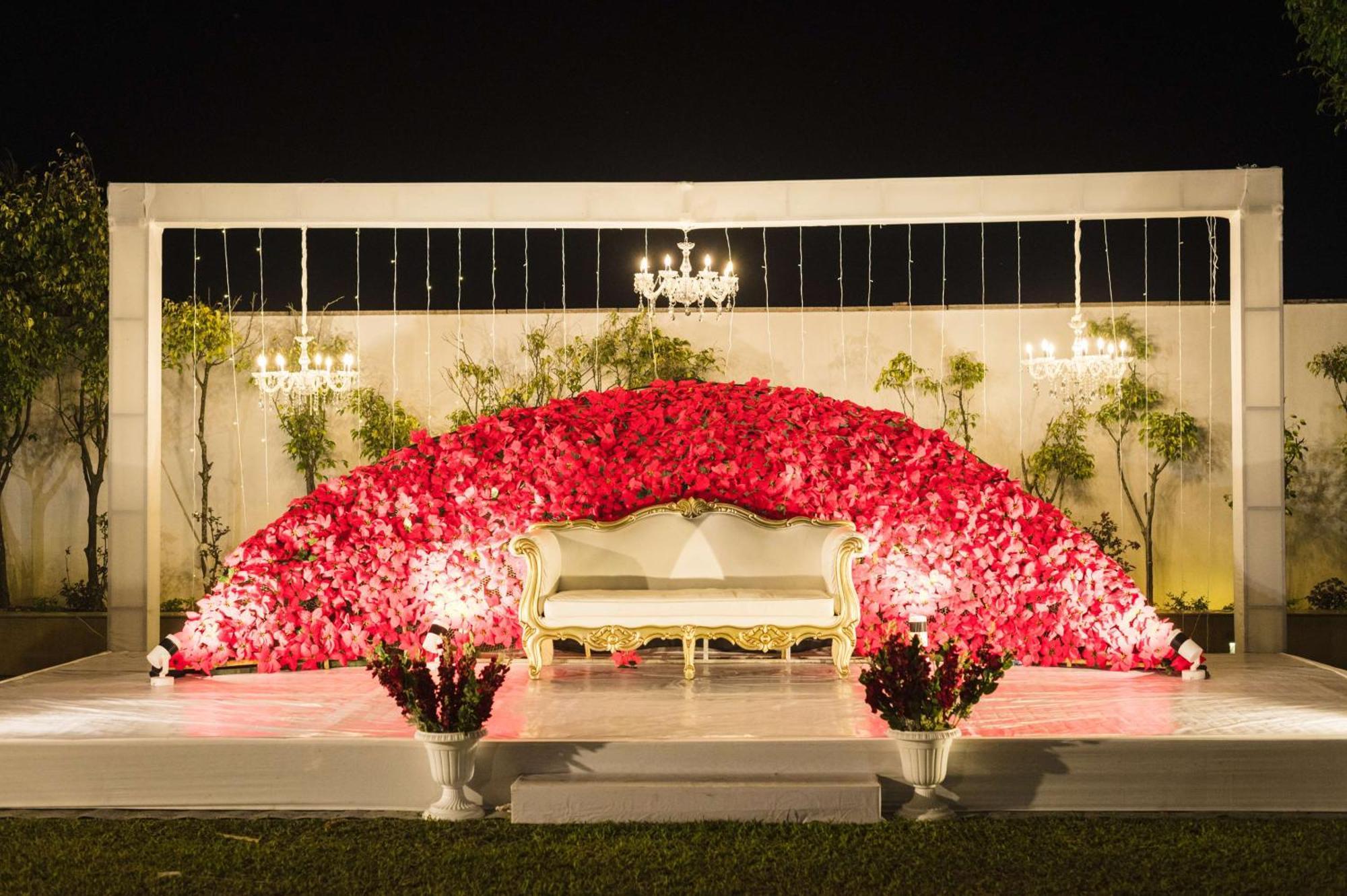 فندق راديسون بلو غواهاتي غاواهاتي المظهر الخارجي الصورة A wedding stage in India
