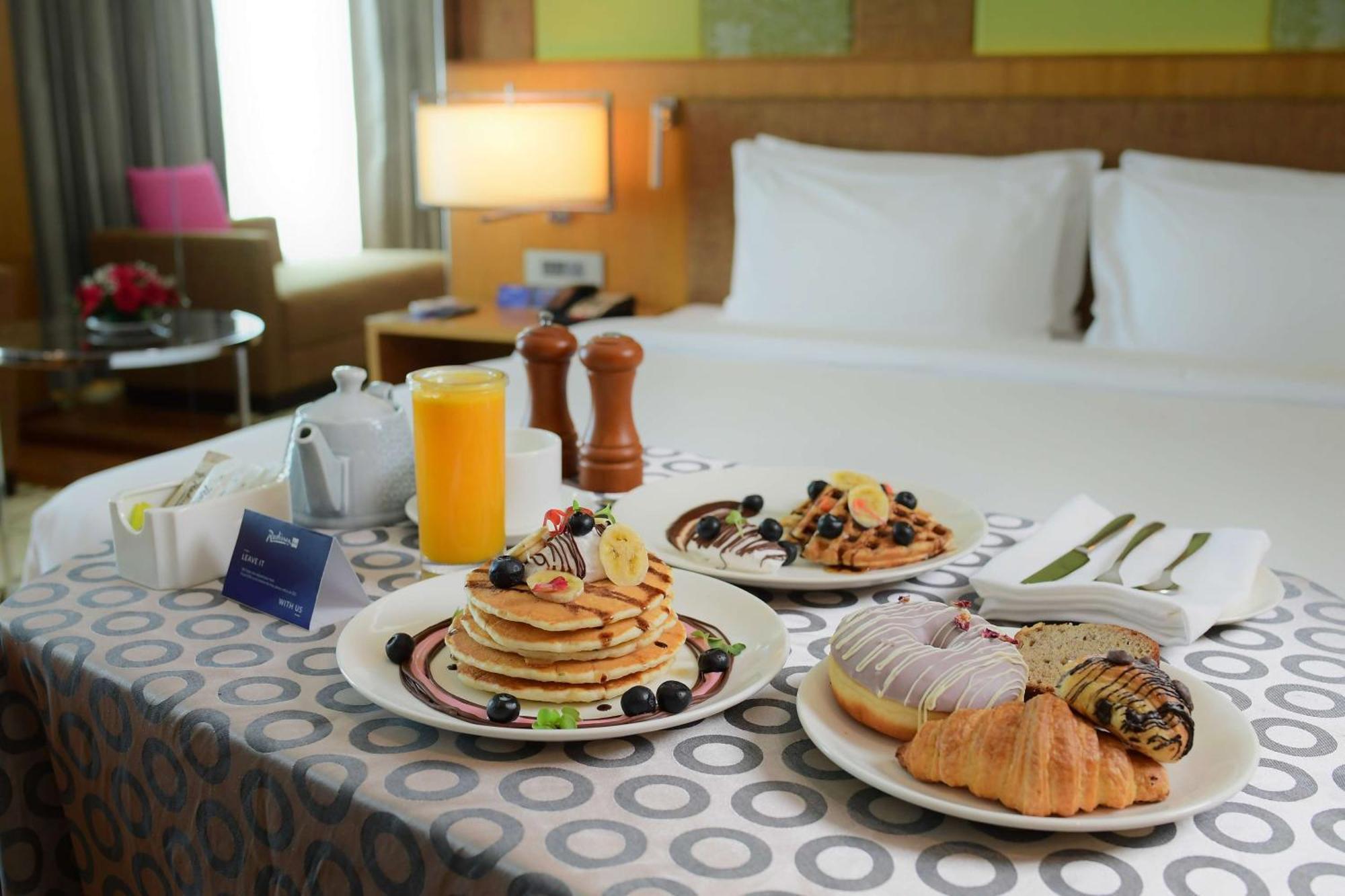 فندق راديسون بلو غواهاتي غاواهاتي المظهر الخارجي الصورة Room service